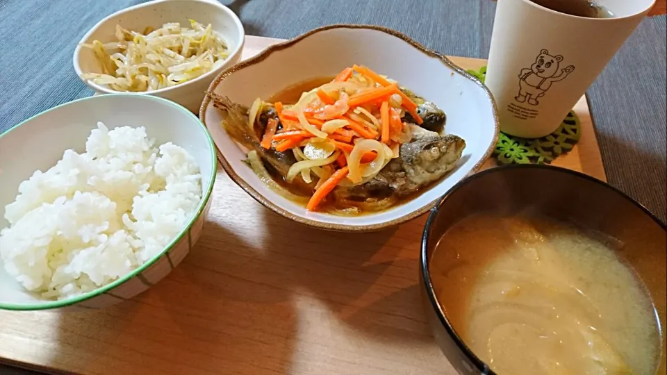 鯵の南蛮漬け、もやしナムル、味噌汁|おむすびさん