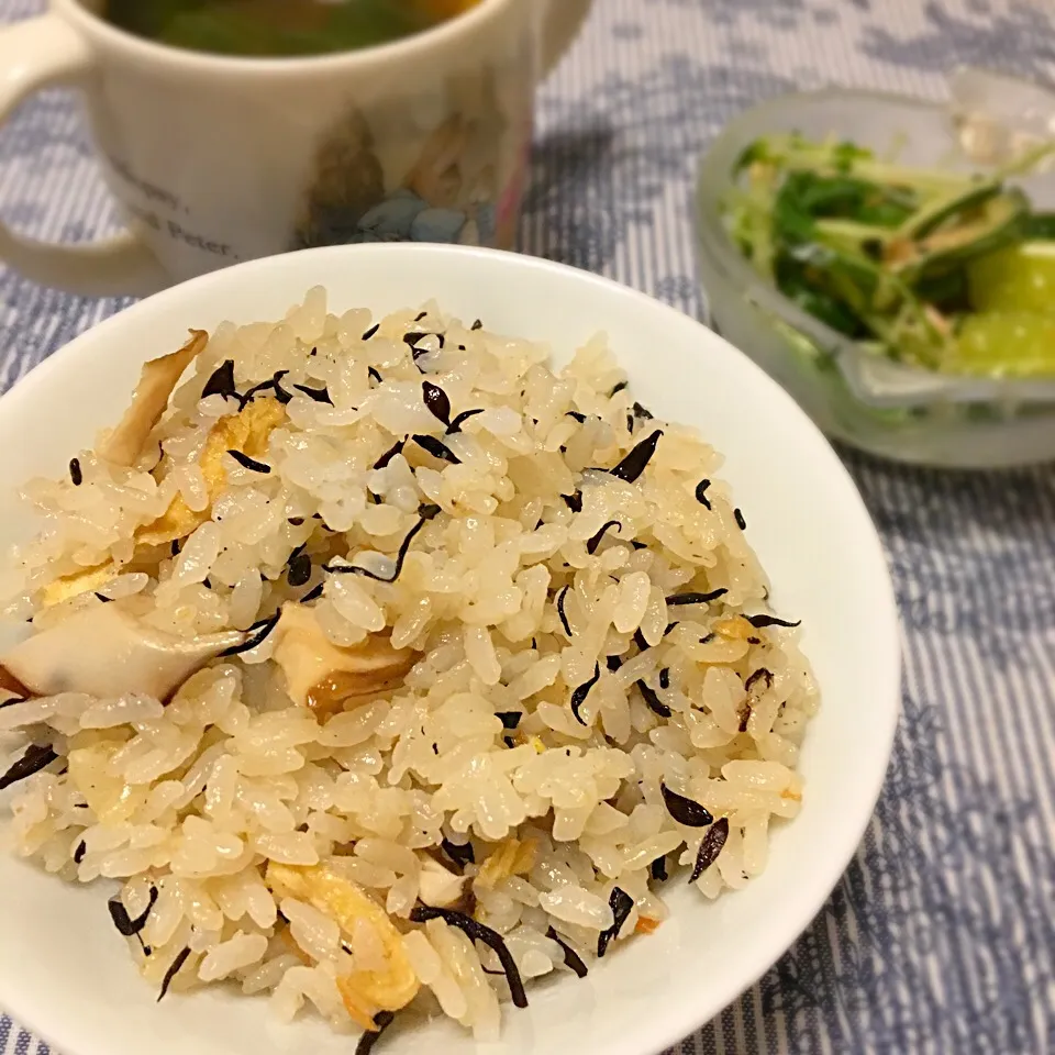 Snapdishの料理写真:炊き込みご飯🍚|y u iさん