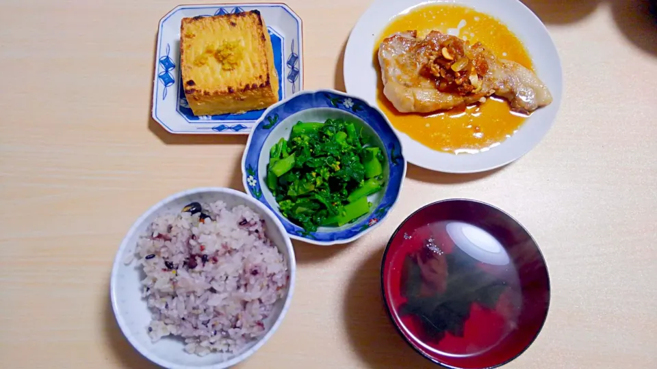 ３月７日　ガーリック豚テキおろし玉ねぎがけ　菜の花のからし和え　厚揚げ豆腐　梅とわかめのお吸い物|いもこ。さん