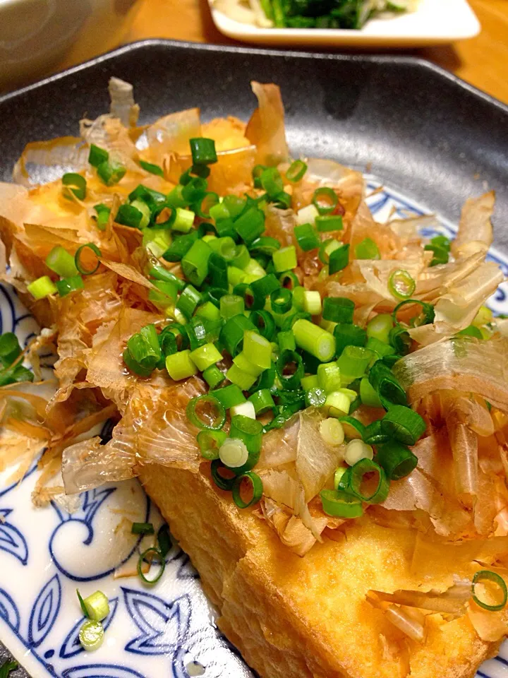 Snapdishの料理写真:３月１５日
グリルで焼いた絹揚げ
花鰹
小葱
生姜醤油|Yu Yu mamaさん