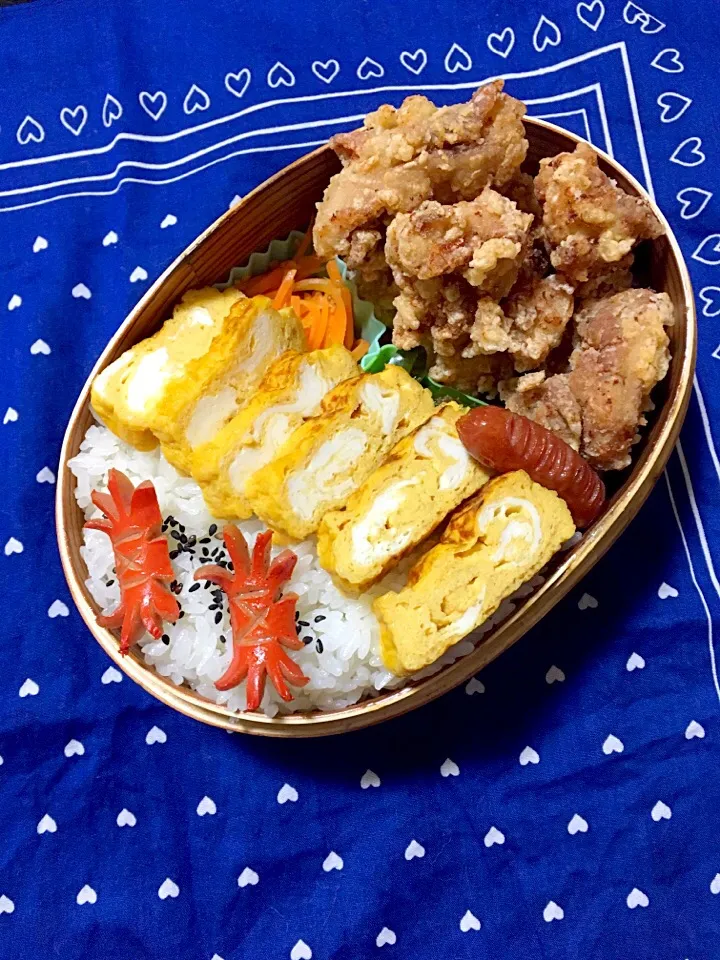 唐揚げ弁当

今日は山盛り唐揚げ弁当。
どうだ‼︎
好物でしょ？って事で今日も頑張んべ‼︎









町田グリーン|にゃおさん