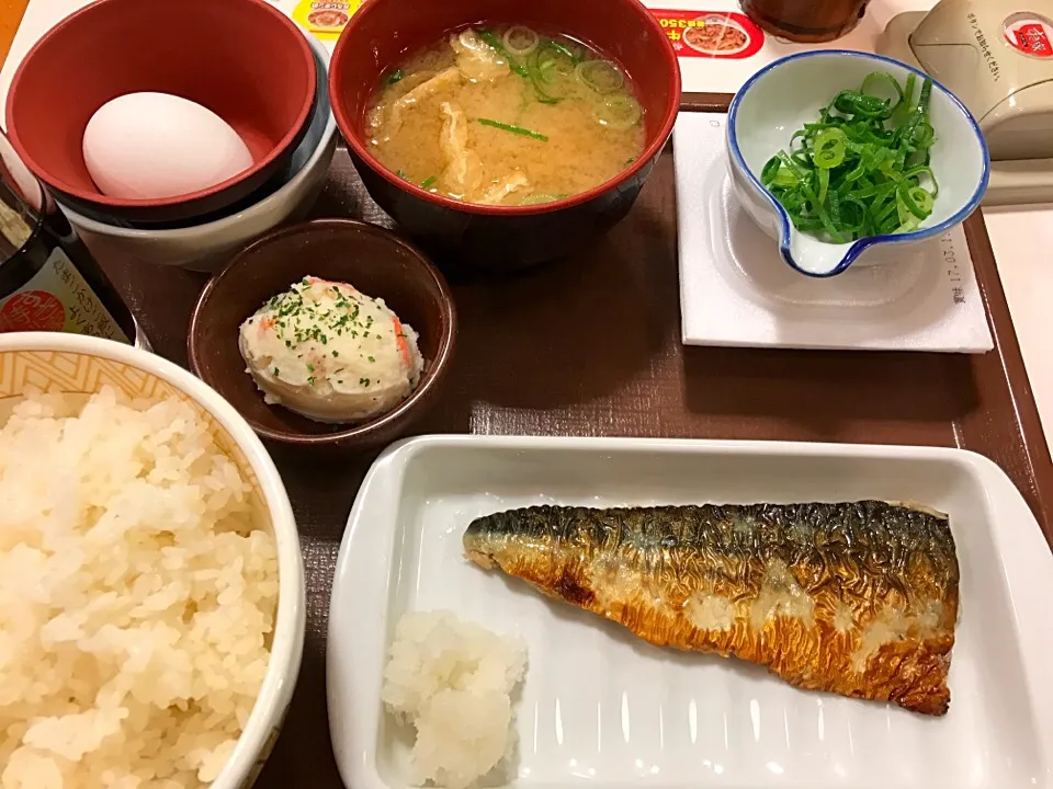 塩さばたまごかけごはん朝食に納豆|マハロ菊池さん