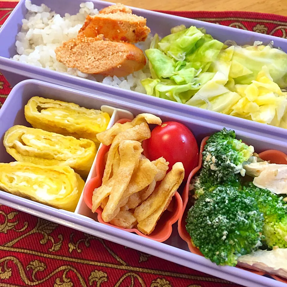 鶏ささみとブロッコリーの辛子マヨ和えと焼きたらこ弁当|もえさん