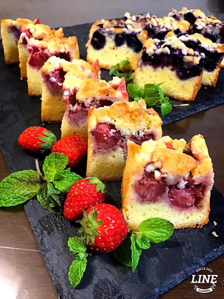 カリッとジュワッと🍓フレッシュベリーでクランブルケーキ🍰|とんちんさん