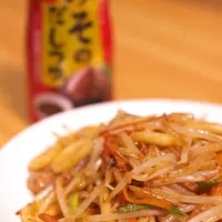 Snapdishの料理写真:カット野菜で簡単焼うどん みそ風味|まるくんさん