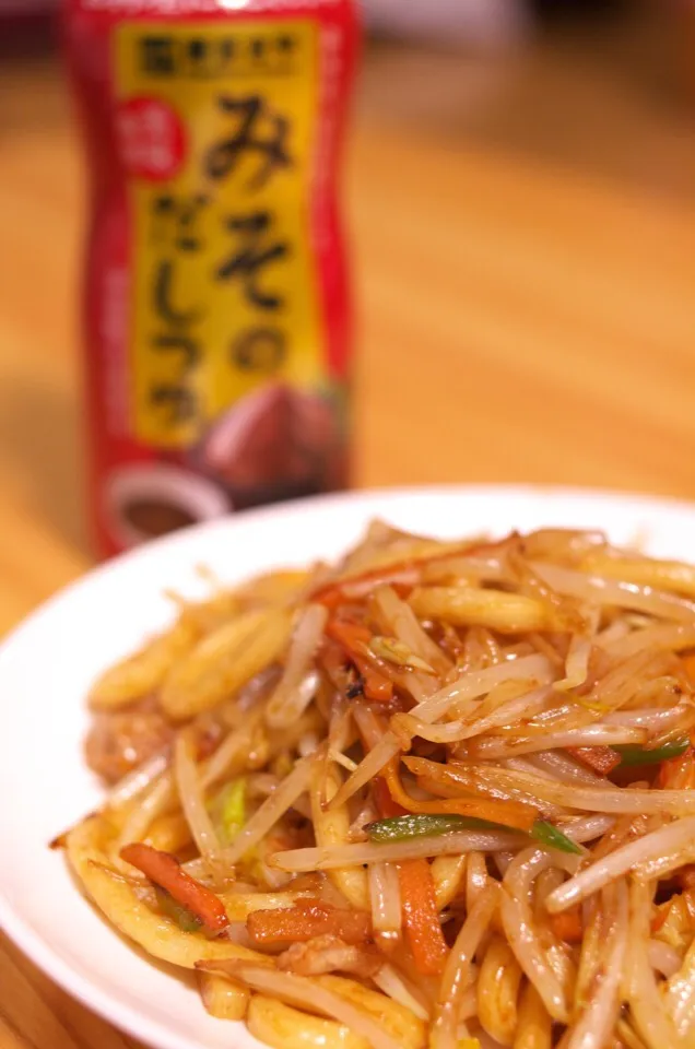 カット野菜で簡単焼うどん みそ風味|まるくんさん