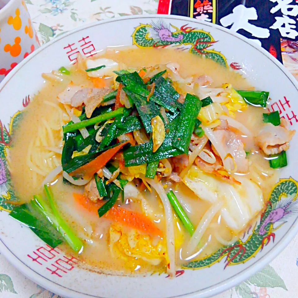 とんこつラーメン🍜野菜炒め乗せ|うたかた。さん