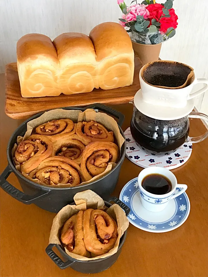 Snapdishの料理写真:nononkoさんの料理 湯だねで時短の山食とカプチーノロール☕️|Miki (^_−)−☆さん