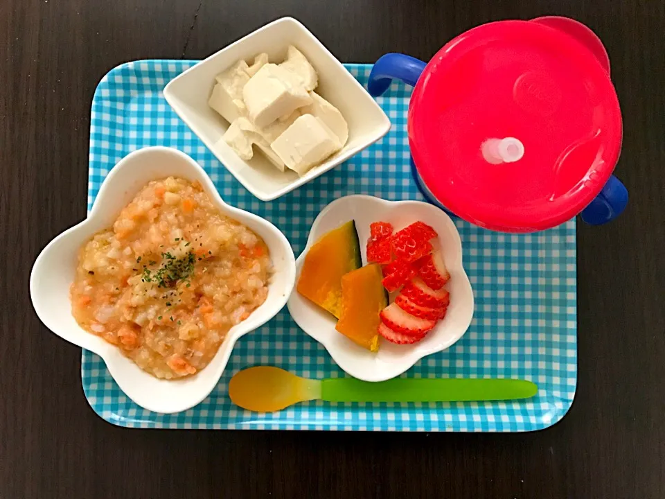 3/16❁息子離乳食②DAY72
鮭と野菜のリゾット 80g
ミニ豆腐 一丁
ゆでかぼちゃ🎃2枚
いちご🍓1個|つんさん