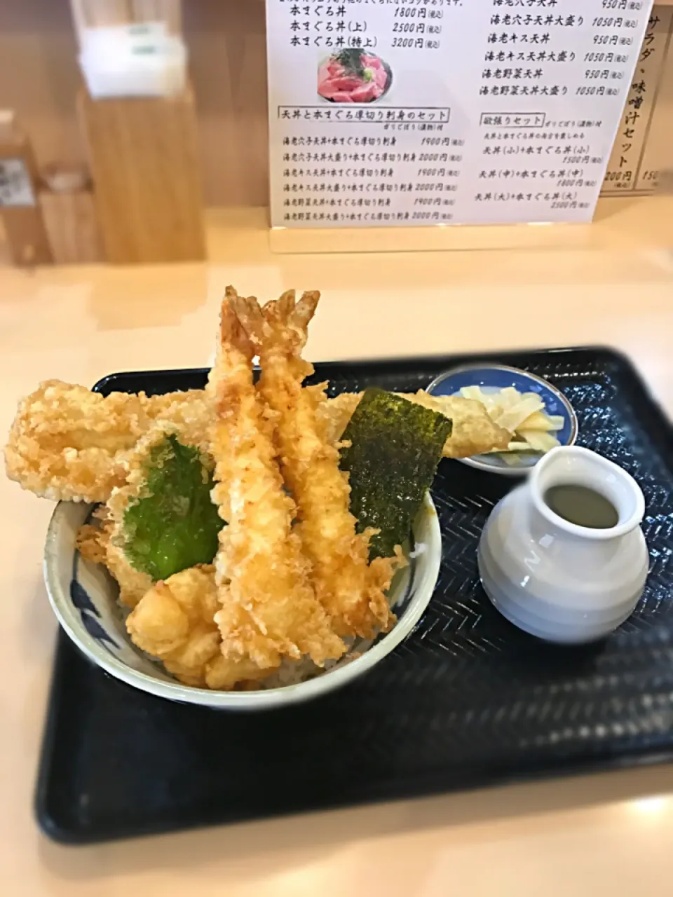 海老穴子天丼 
海老2本、穴子、イカ、大葉、半熟玉子、海苔、|みちるさん