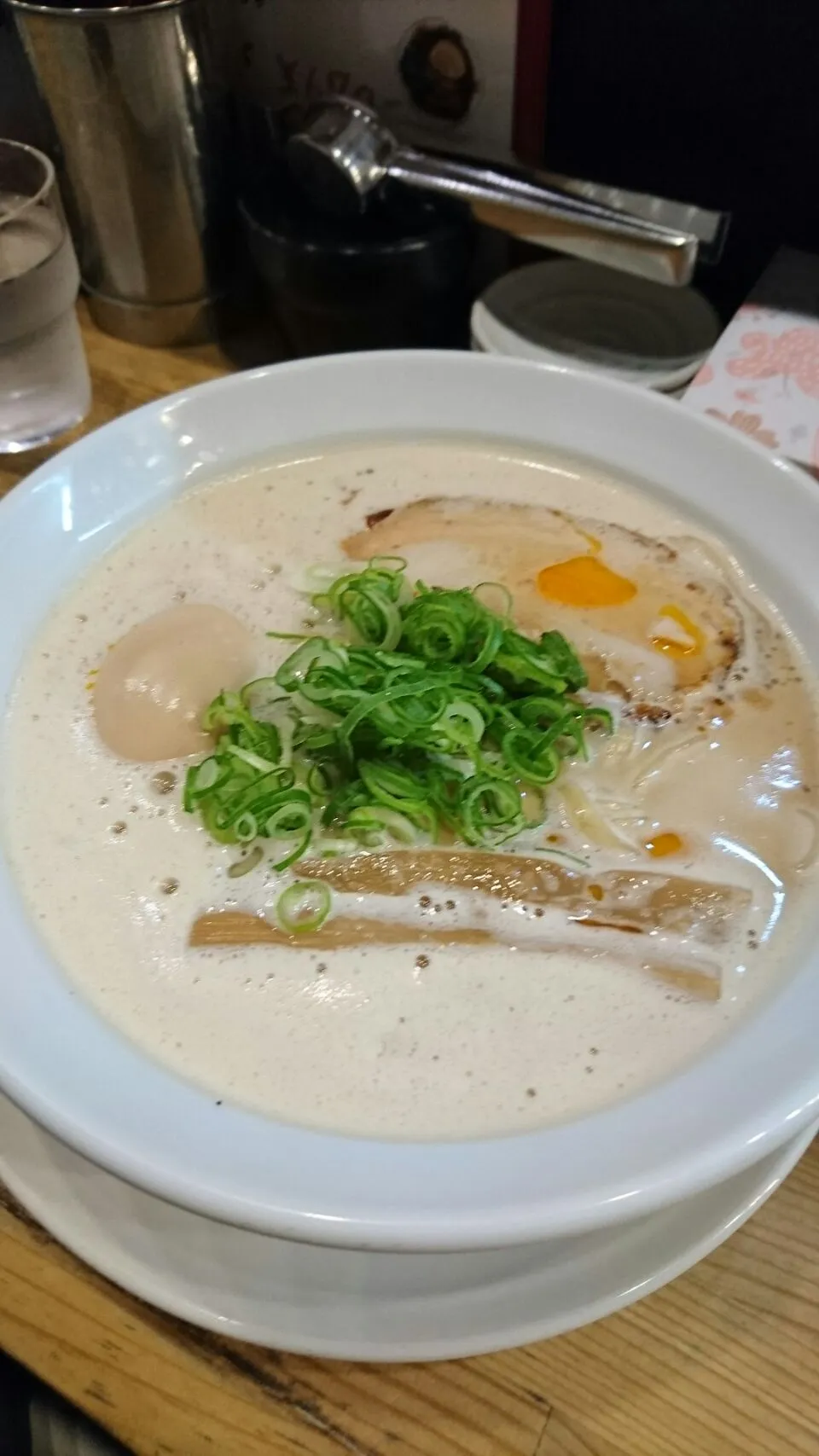 Snapdishの料理写真:豚骨醤油ラーメン
金久右衛門  江坂店
06-6339-2286
大阪府吹田市豊津町13-3 
https://tabelog.com/osaka/A2706/A270602/27064266/|tomoyuki.nakaharaさん