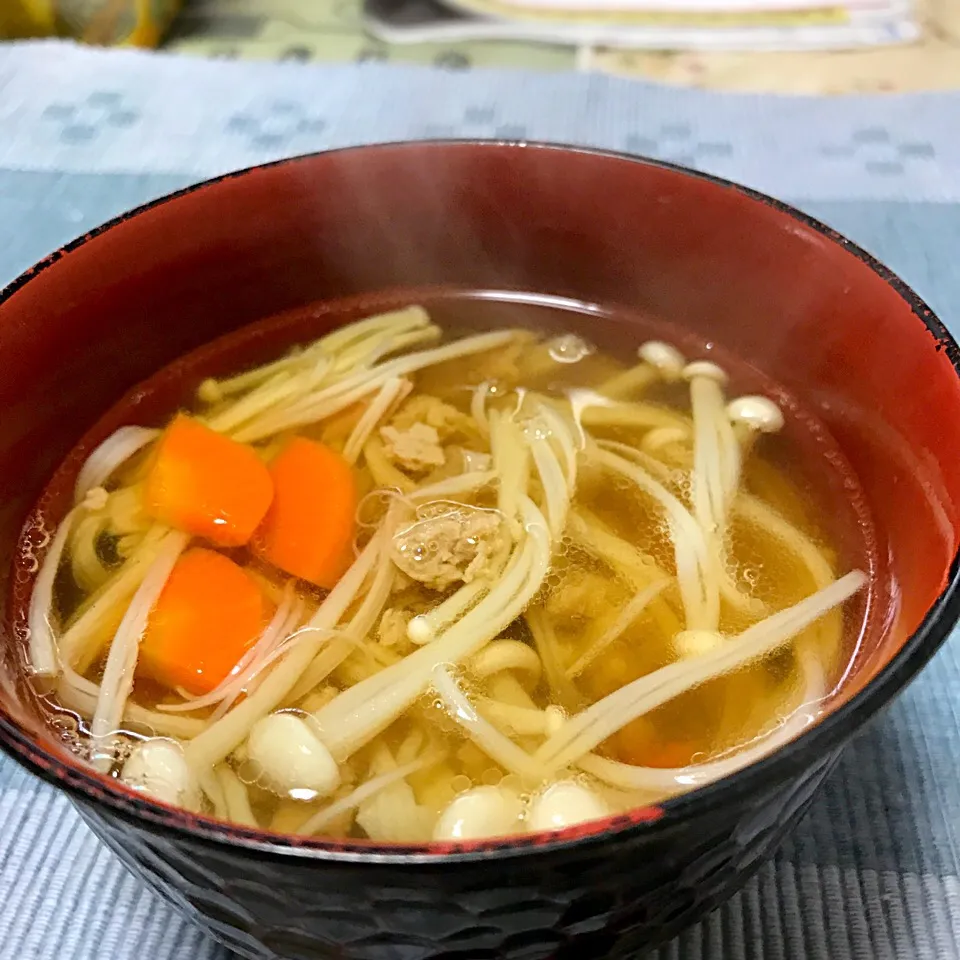 Snapdishの料理写真:鶏そぼろとえのきの簡単和風スープ|yastos11さん