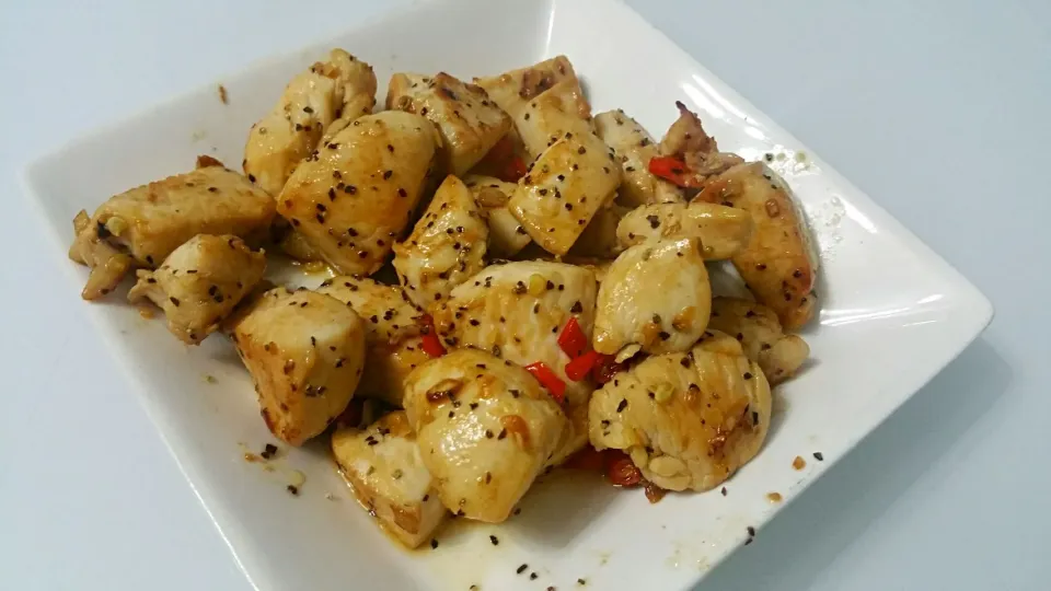 Snapdishの料理写真:Chicken breast with salt pepper sesame oil black pepper and chilli padi and lime 😁 with rice ♡ simple dinner|🌷lynnlicious🌷さん