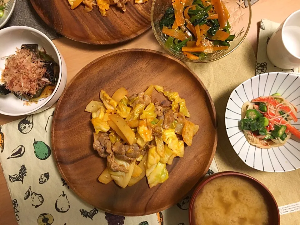 豚肉とキャベツのケチャップ炒め
カニカマとオクラのわさび醤油和え
ナスの揚げ浸し
小松菜と人参のナムル|はなおさん