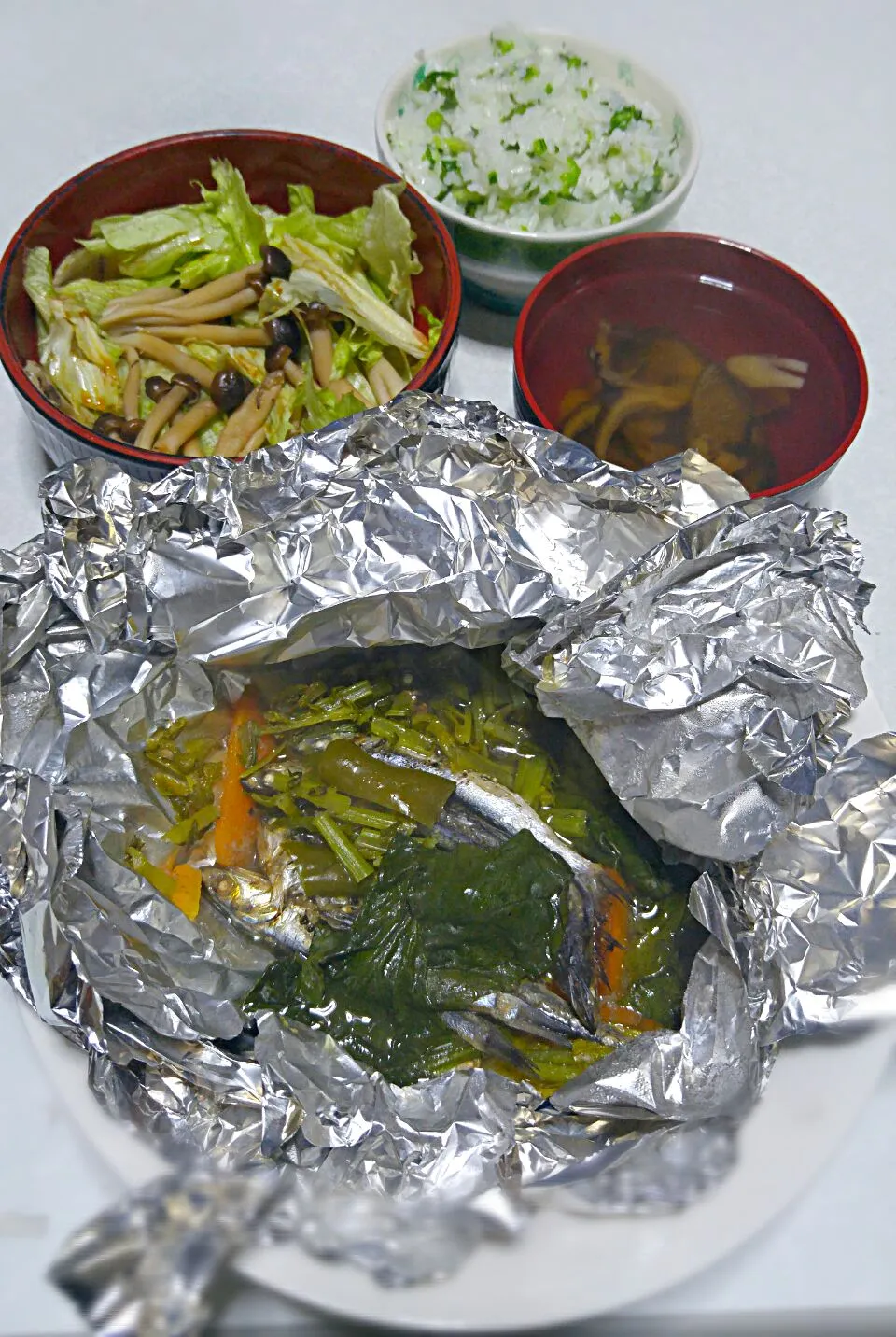 片口鰯のホイル焼き
レタスとシメジのポン酢あえ
ヒラタケのスープ|時雨さん