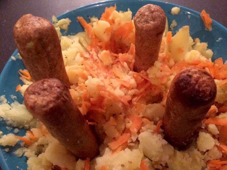 Linda McCartney veggie sausages with potato & carrot mash|Nick Hiderさん