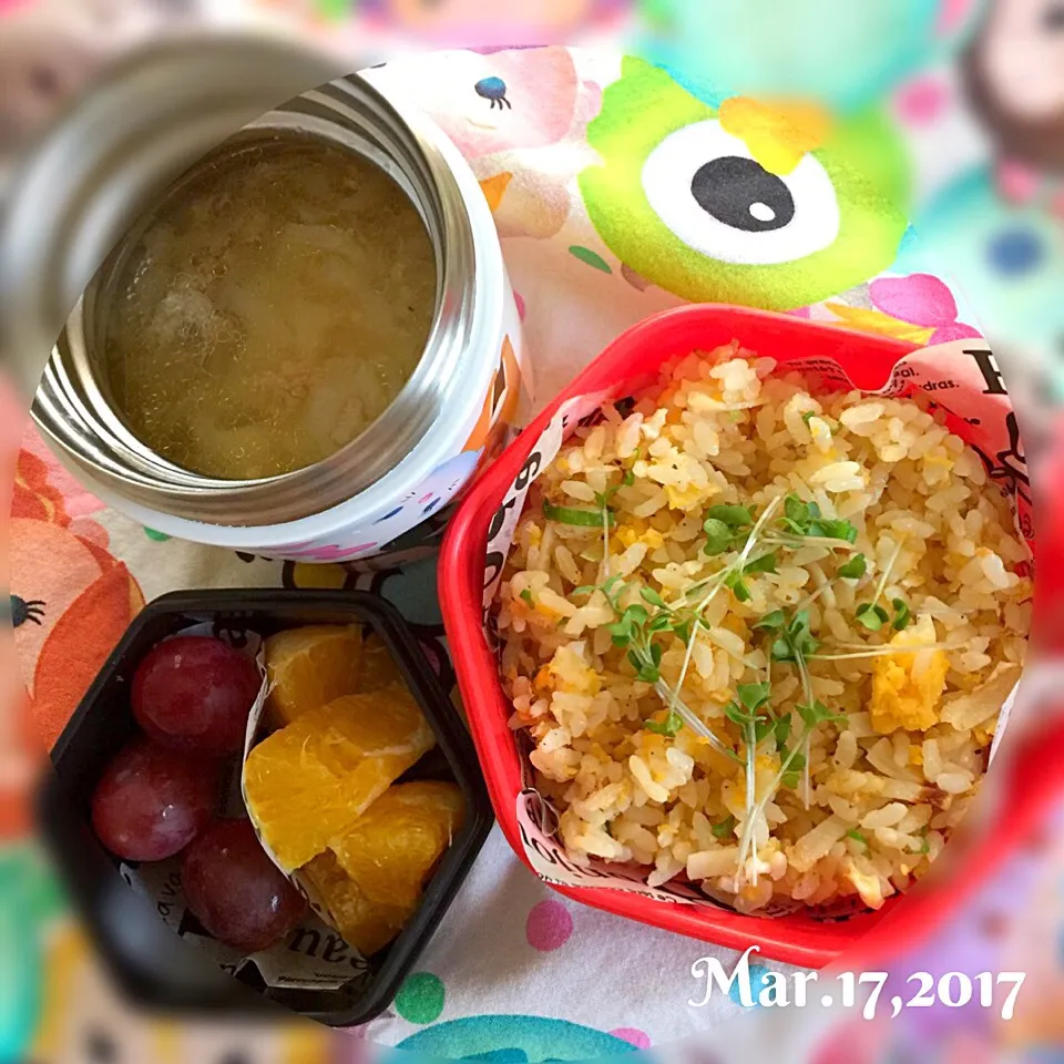 本日の#女子中学生弁当 は玉子チャーハンとワンタンスープ|Hiroko Kさん