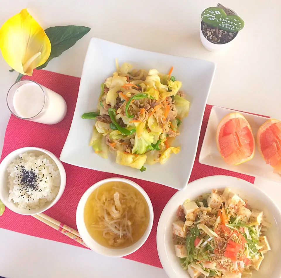 Snapdishの料理写真:幸せ朝ごはん出来たよ〜〜( ◠‿◠ )
野菜炒め味噌味
とーふサラダ🥗
ホット甘酒
( ◠‿◠ )今日もいい日スタートです🎵🤗💖💖💖|はみちゃんさん