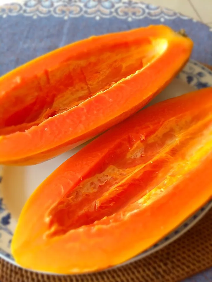 Yummy fresh Papaya for the breakfast☀️❤️🌈|Berry Berriesさん