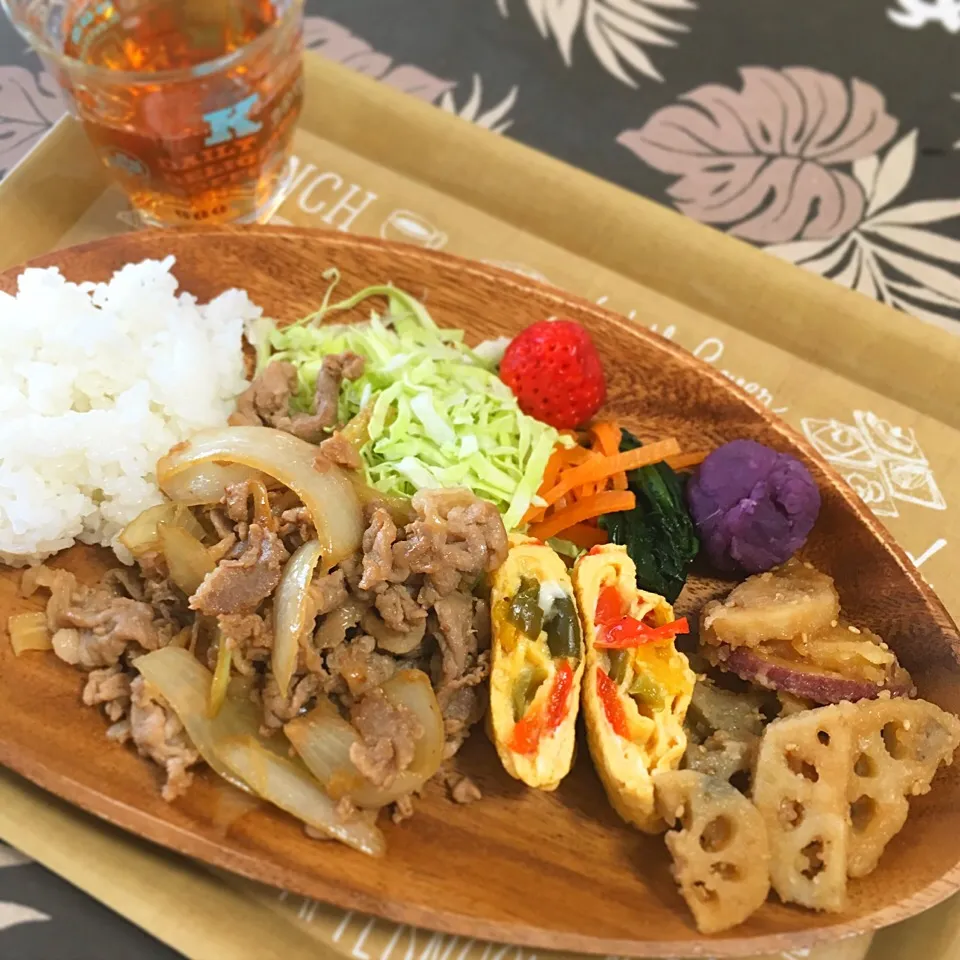 Snapdishの料理写真:ワンプレートランチ
メインは豚コマ生姜焼き|かずみさん