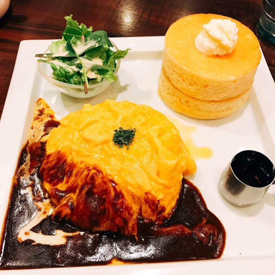 Snapdishの料理写真:#オムライス & #パンケーキ プレート
#星乃珈琲店 
#ランチメニュー|Marrさん