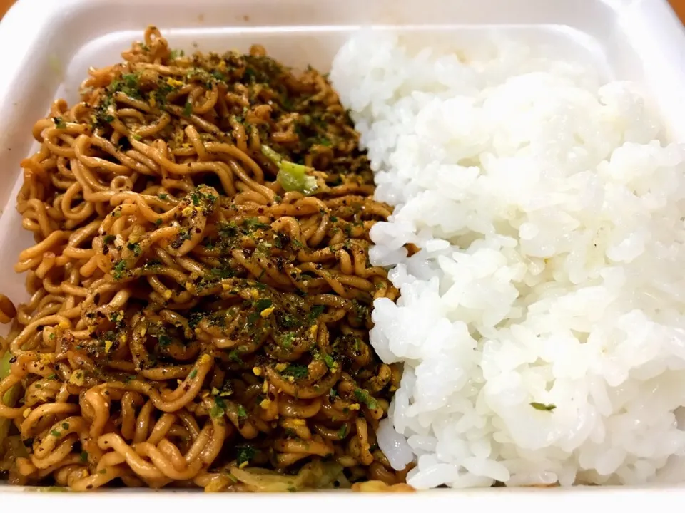 一平ちゃんとチンご飯♪ 魅惑のダブル炭水化物(^_^;)❤️|ジイジさん