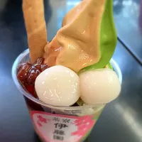 ほうじ茶&抹茶のミックスソフト🍦|AJUSAさん