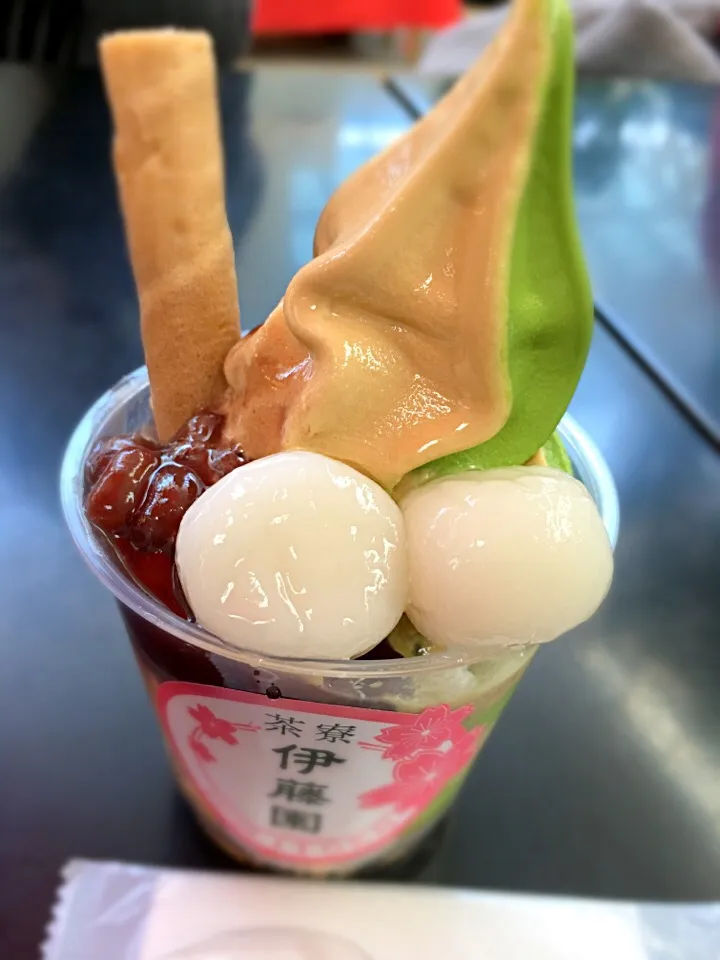 ほうじ茶&抹茶のミックスソフト🍦|AJUSAさん