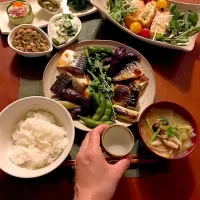 Today's Dinner🍴前菜･栃尾の油揚げ ﾈｷﾞ味噌挟み焼き･鯖の塩焼き&味噌煮･白飯･大和芋&ｵｸﾗ･めかぶ納豆･しめじとお野菜たっぷりお味噌汁