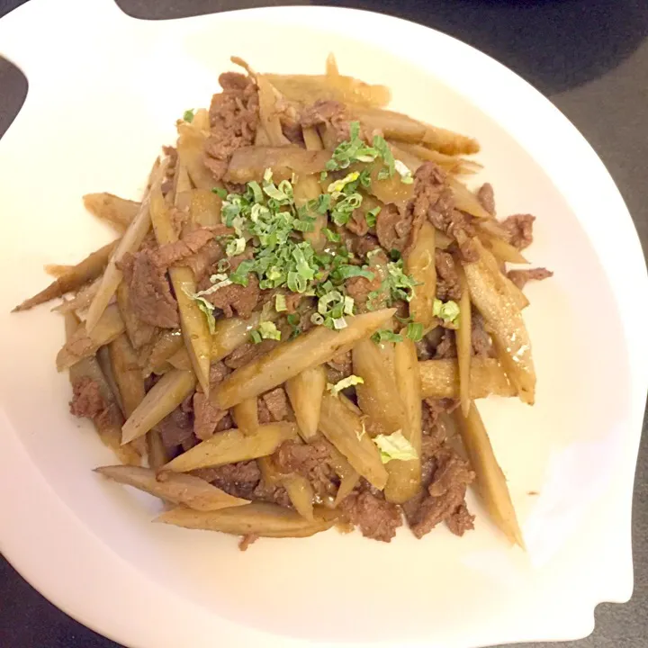 牛肉とごぼうの炒め煮|ぺろたんさん