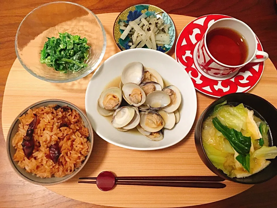 春のごはん
・ほたるいかの炊き込みご飯
・菜の花の柚子胡椒マヨネーズ和え
・蛤の酒蒸し
・うどの梅酢和え
・春キャベツとあげのお味噌汁|MaLoNyさん