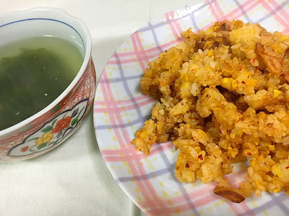 Snapdishの料理写真:・キムチチャーハン
・わかめスープ

#キムチチャーハン
#わかめスープ|りえさん