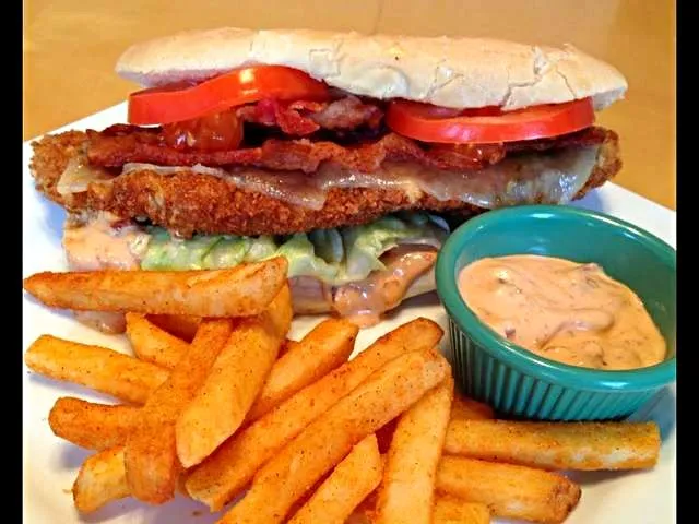 My Aunt made us her Crispy Chiptole Chicken Sandwich with Seasoned Potato Fries #Lunch #Chicken #Sandwich #Vegetable|Alisha GodsglamGirl Matthewsさん