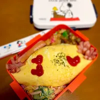 Snapdishの料理写真:オムライス弁当 ♡
オムライス、マカロニサラダ、花形ウインナー、チキンとキノコの甘辛炒め|しーちゃんさん