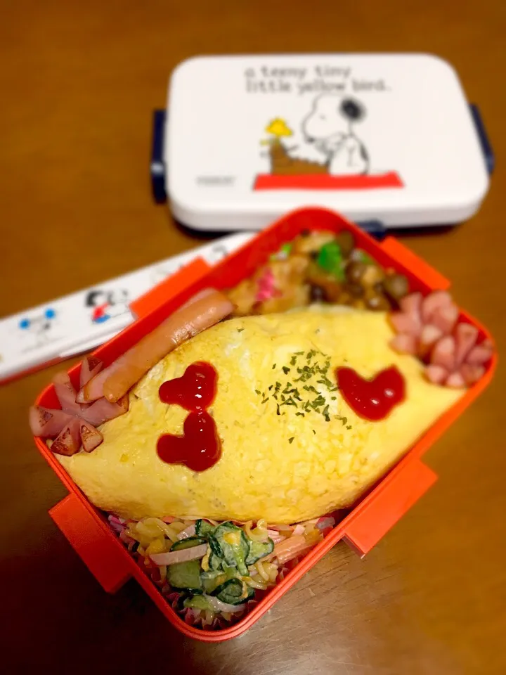 オムライス弁当 ♡
オムライス、マカロニサラダ、花形ウインナー、チキンとキノコの甘辛炒め|しーちゃんさん