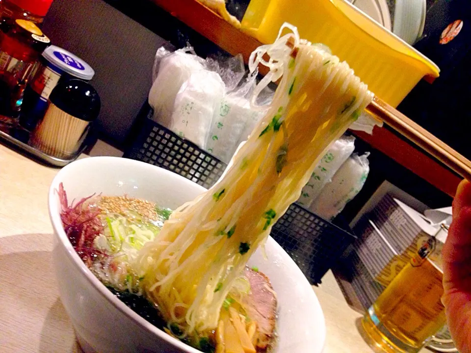 Snapdishの料理写真:締めはさっぱり白醤油ラーメン🍜@龍と虎|shikaさん