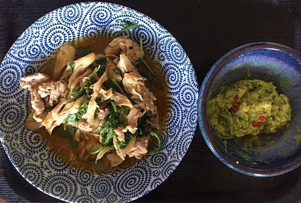 トムヤムクン風豚とパクチーと舞茸の蒸し焼き
ガガモーレ|ラーメンの小池さん