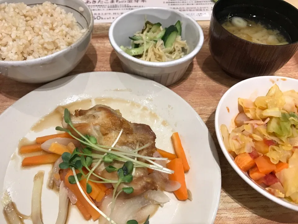 今日は、秋田市にあるタニタ食堂に来てみました。週替り定食、鶏肉のグリル定食を|お家でbar!さん