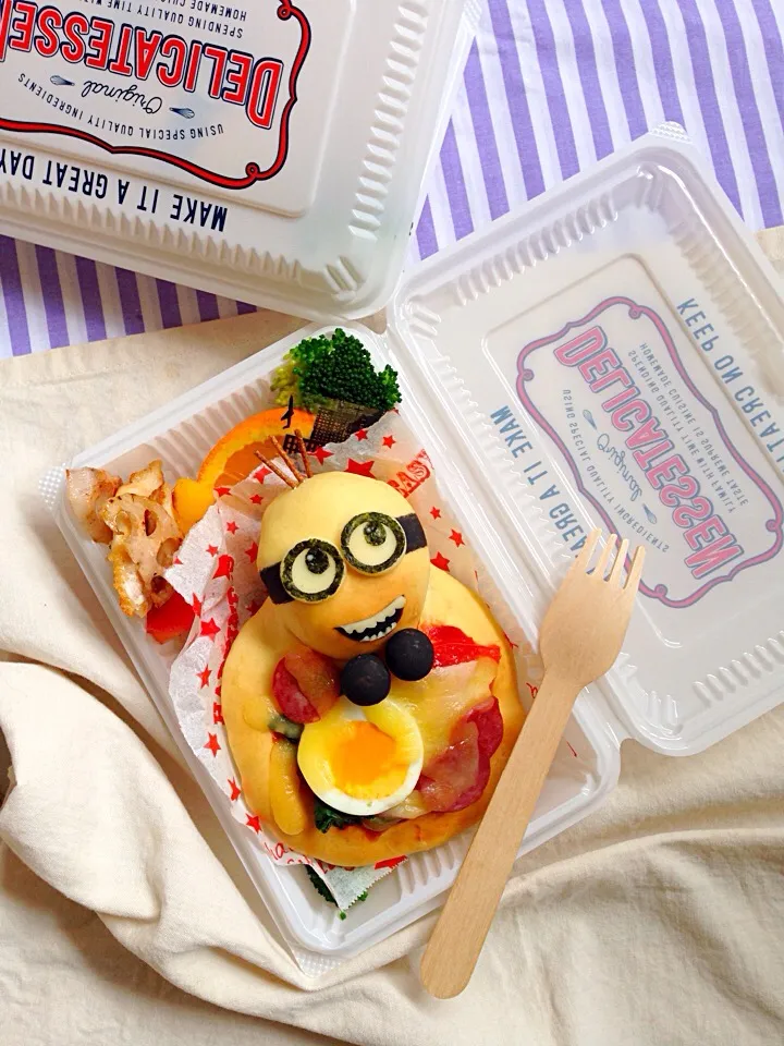 Snapdishの料理写真:ミニオンなピザパンのお弁当☆#お昼ご飯 #お弁当 #キャラ弁 #ピザ#ピザパン #ピクニック|Ayumi Furukawaさん