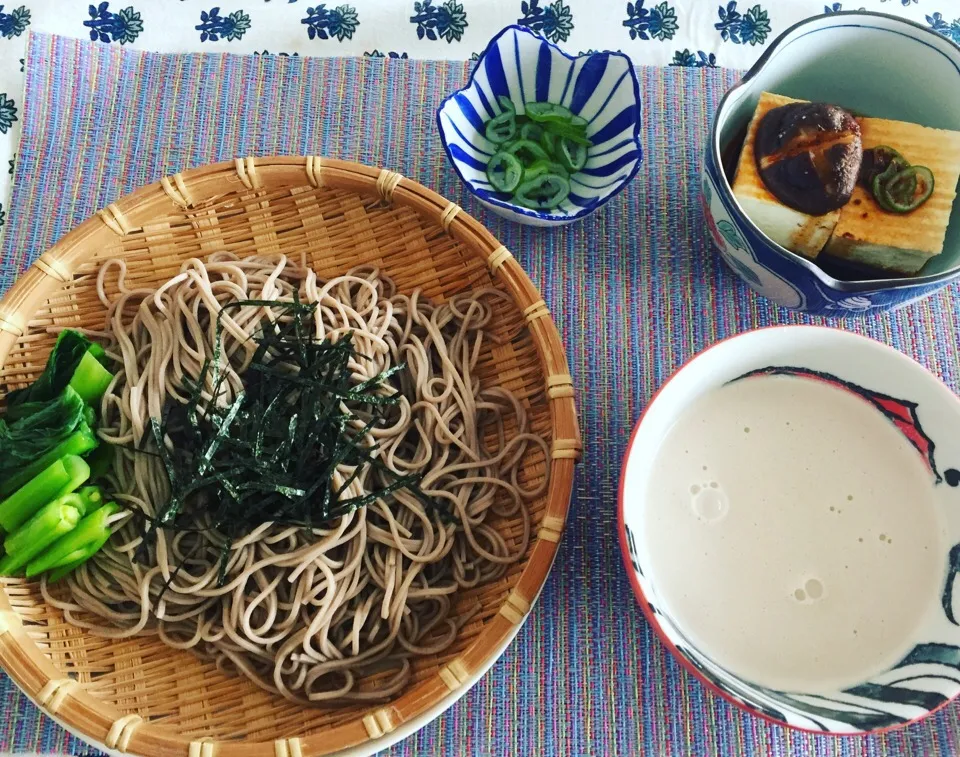 今日のお蕎麦はクルミの味噌ダレ|Miwako Diasさん