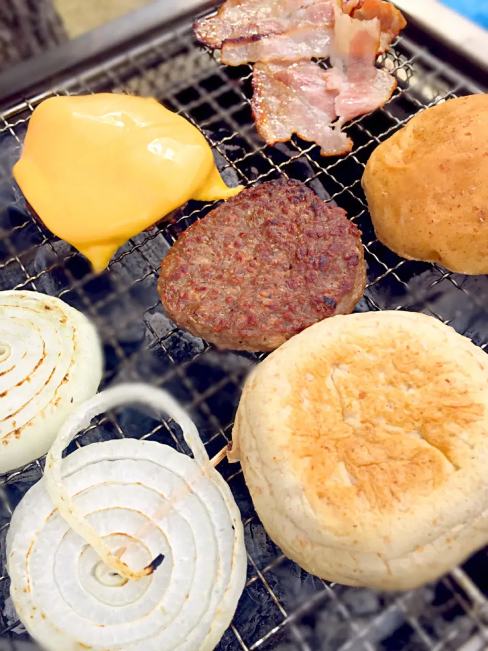 今日から三連休。早春のBBQ。ハンバーガーを作ってみたよ！|Tomyさん