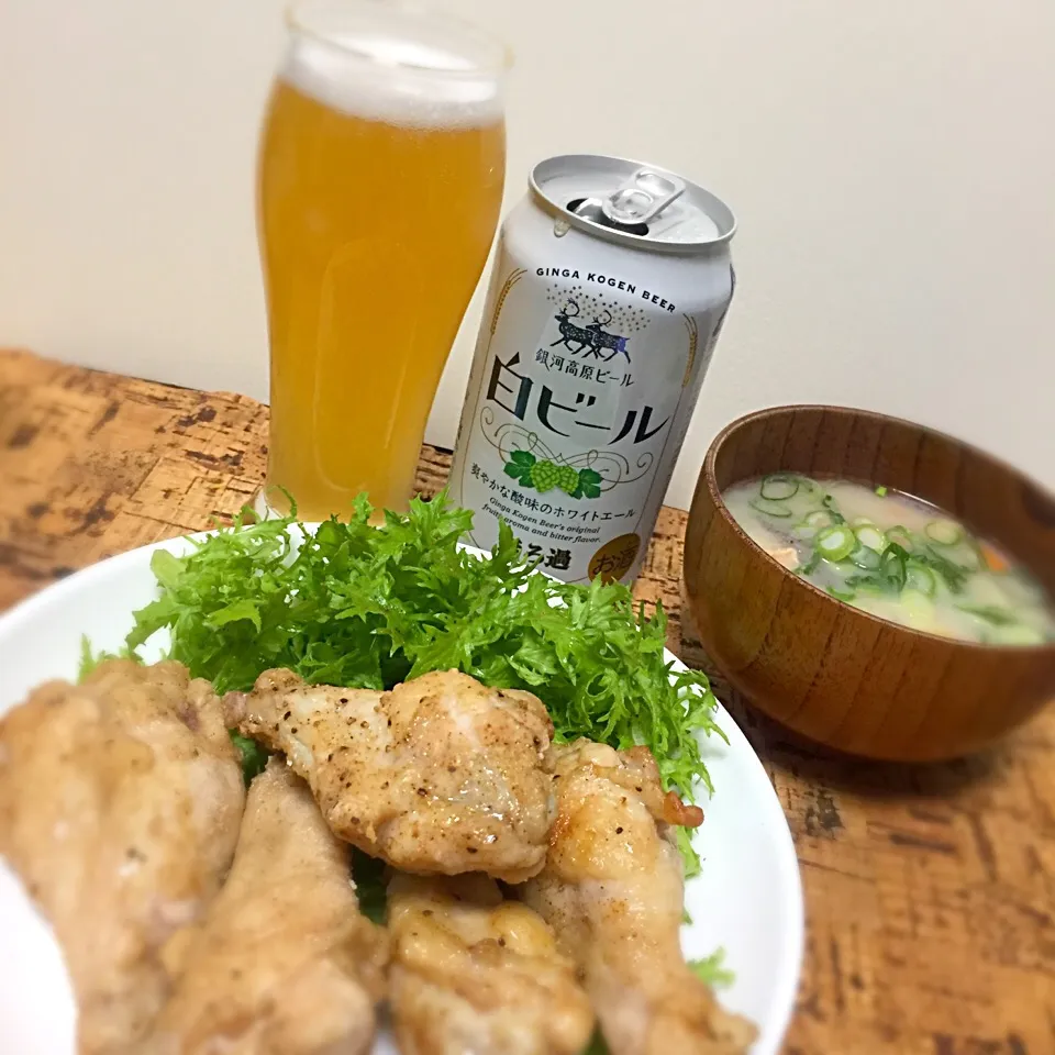 Snapdishの料理写真:モニターでいただいた白ビールと最強タッグ、ノンフライドフライドチキン。
#銀河高原ビール|にょんにいさん