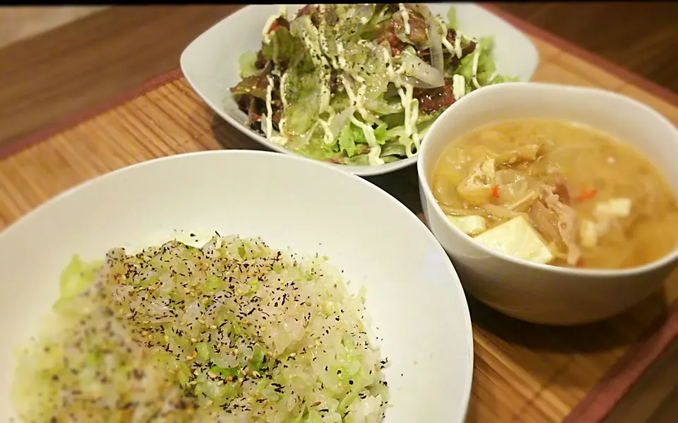 ﾚﾀｽと生姜の混ぜご飯に
ｺﾞﾏ塩ゆかりがけ～
の晩ごはん✨|kaz(*･ω･)さん