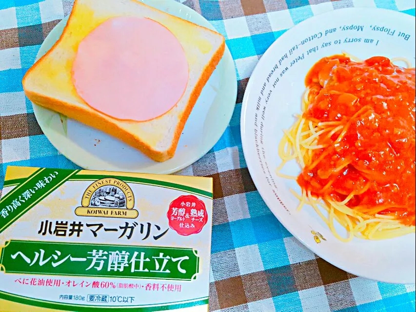 ミートソースパスタとマーガリンたっぷりハムトースト♥
お嬢の大好きな組み合わせ😻🎶マーガリンありがとうございました♥😋|エリカさん