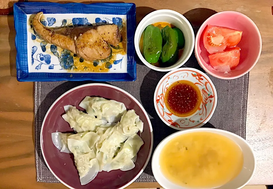 Snapdishの料理写真:ブリの照焼き、水餃子、あさりの味噌汁|せさん