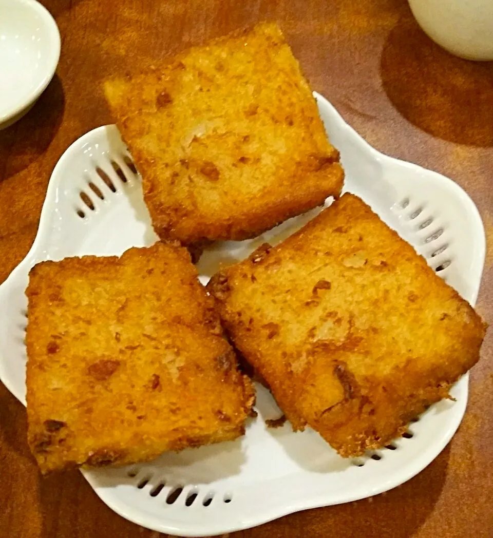 Golden Fried Reddish Cake|Mariano Ngさん