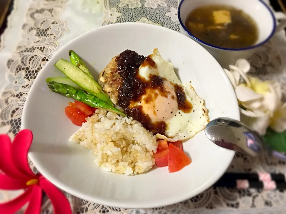 Snapdishの料理写真:リメイクグレービ—ソ—スでロコモコ丼🌺|noeさん