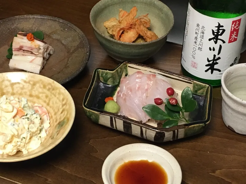 Snapdishの料理写真:メチャ忙しかった
今日のほろ酔いセット

ミーバイ造り
ファミマ惣菜（笑）

北の誉 東川米 純米|ちゅら夏さん