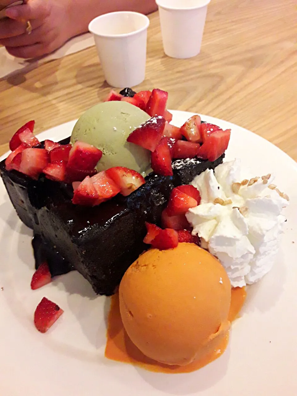 Shibuya Charcoal Toast w/Strawberries|Jeab Lertさん