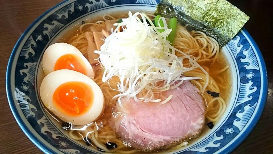 Snapdishの料理写真:麺処 さとう 本蓮沼本店 の 豊魚鶏だし醤油ラーメン中盛(無料) ＋味玉(メルマガクーポン無料) ＠ 本蓮沼17034|大脇さん